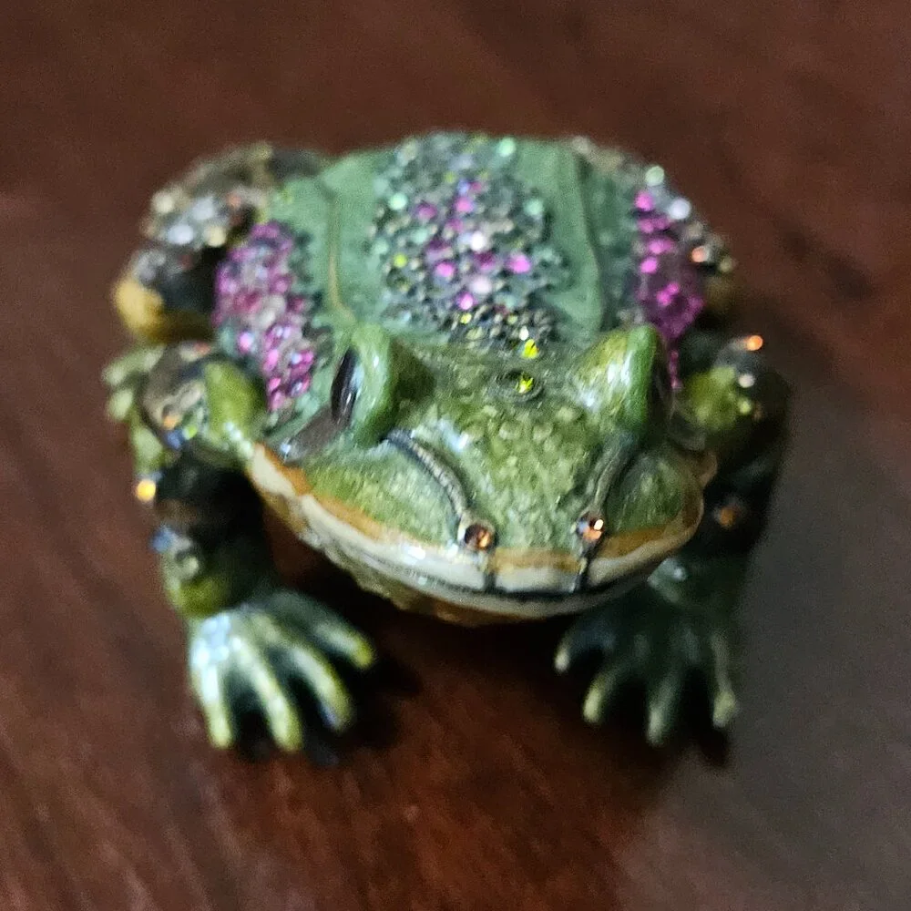 RARE JAY STRONGWATER DARJEELING FROG CRYSTAL ENAMEL DESK CLOCK OBJET FIGURINE